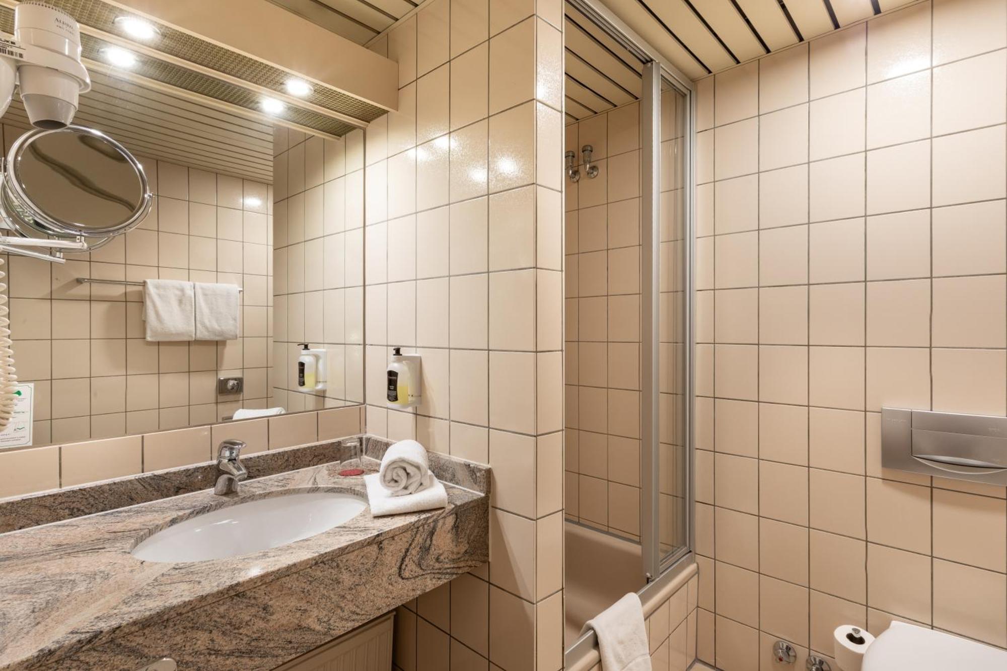 Montana Hotel Moenchengladbach Экстерьер фото