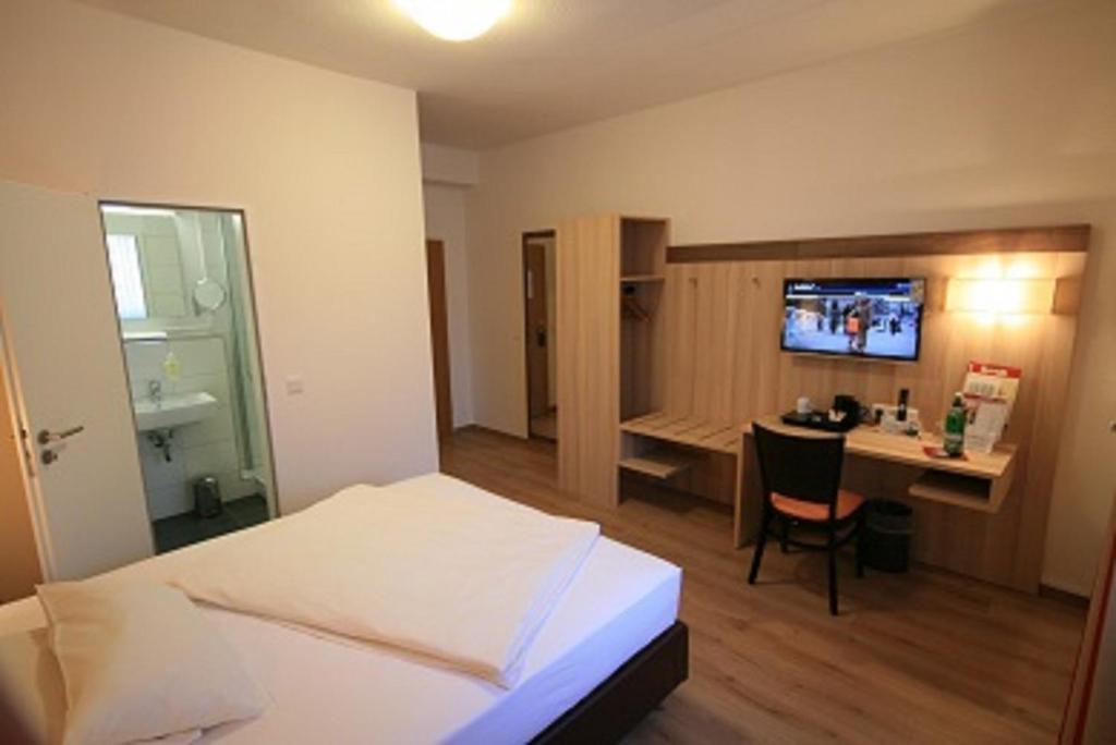 Montana Hotel Moenchengladbach Экстерьер фото