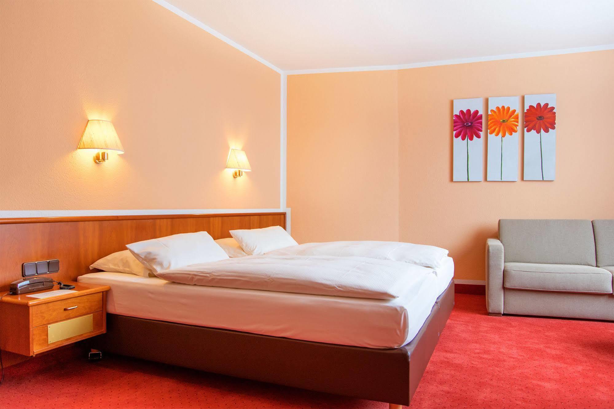 Montana Hotel Moenchengladbach Экстерьер фото