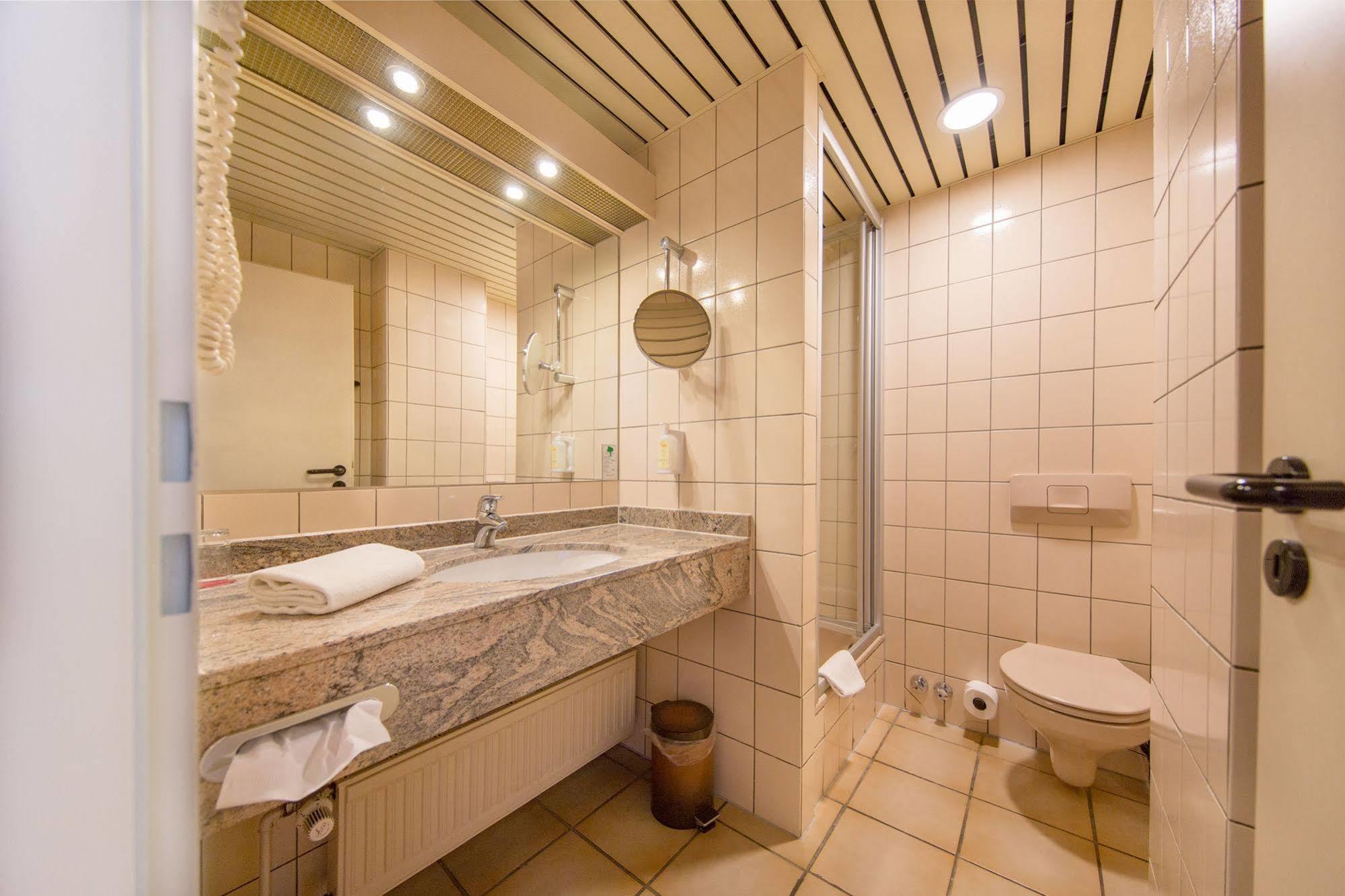 Montana Hotel Moenchengladbach Экстерьер фото