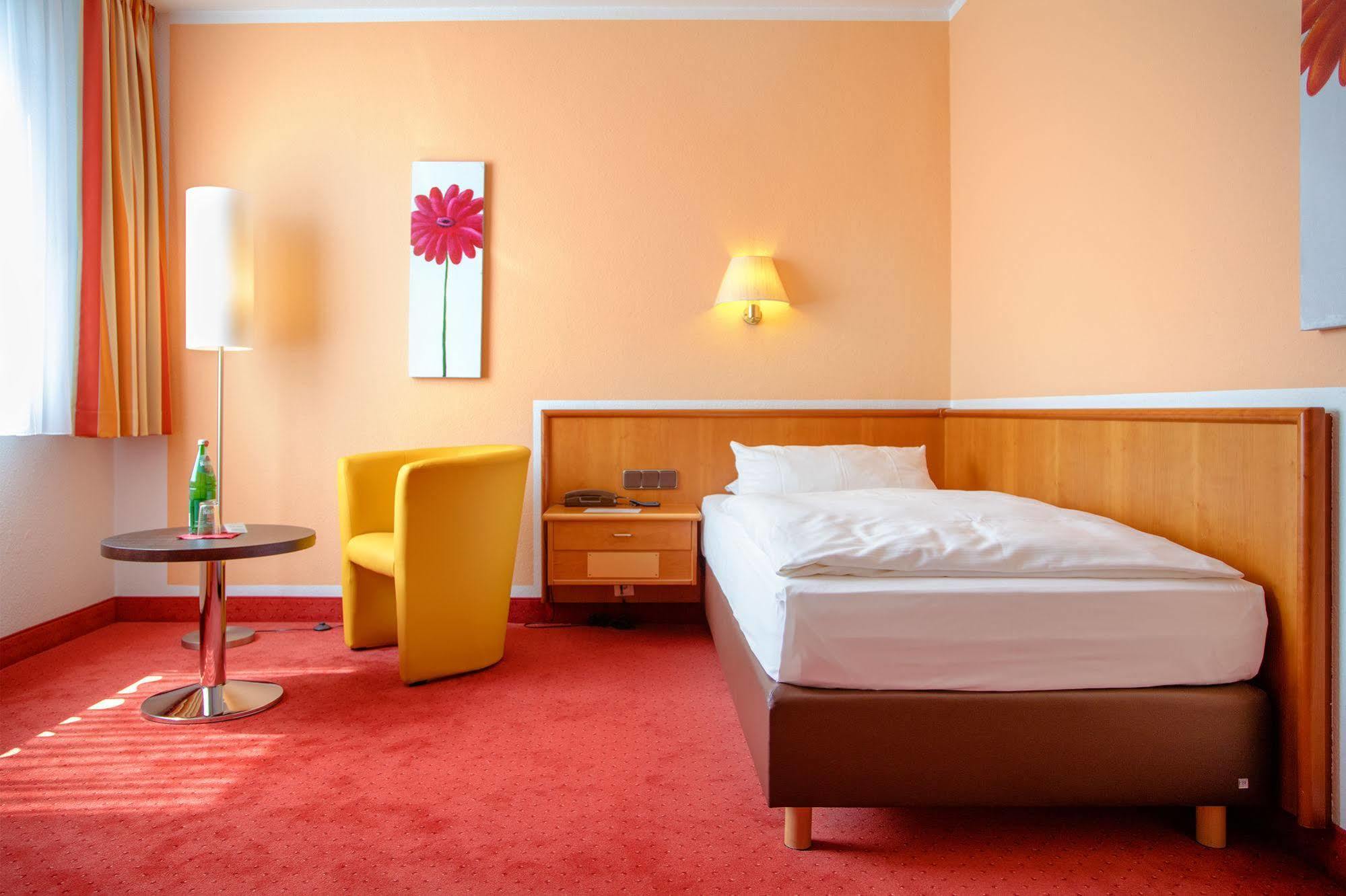 Montana Hotel Moenchengladbach Экстерьер фото