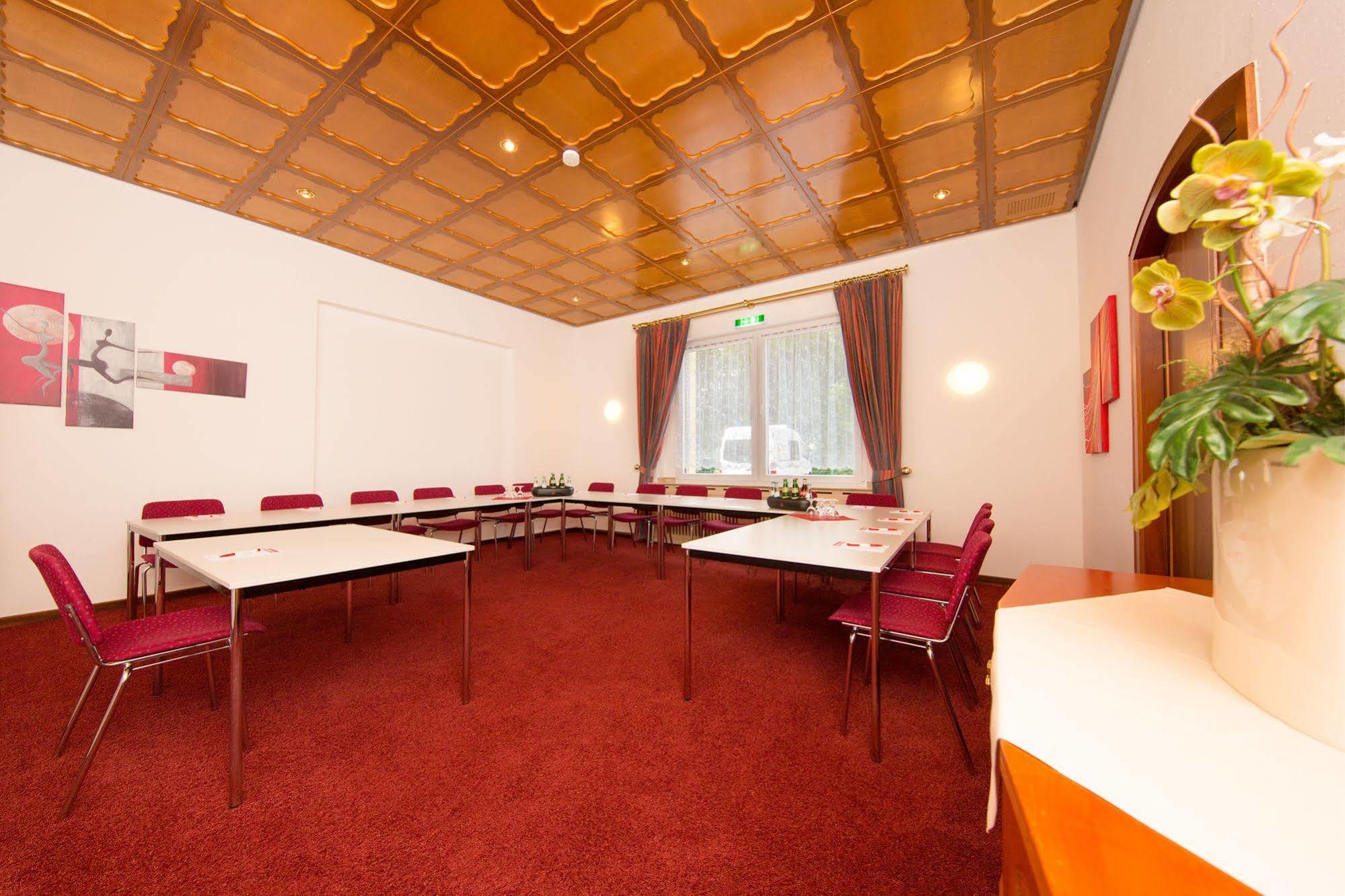 Montana Hotel Moenchengladbach Экстерьер фото